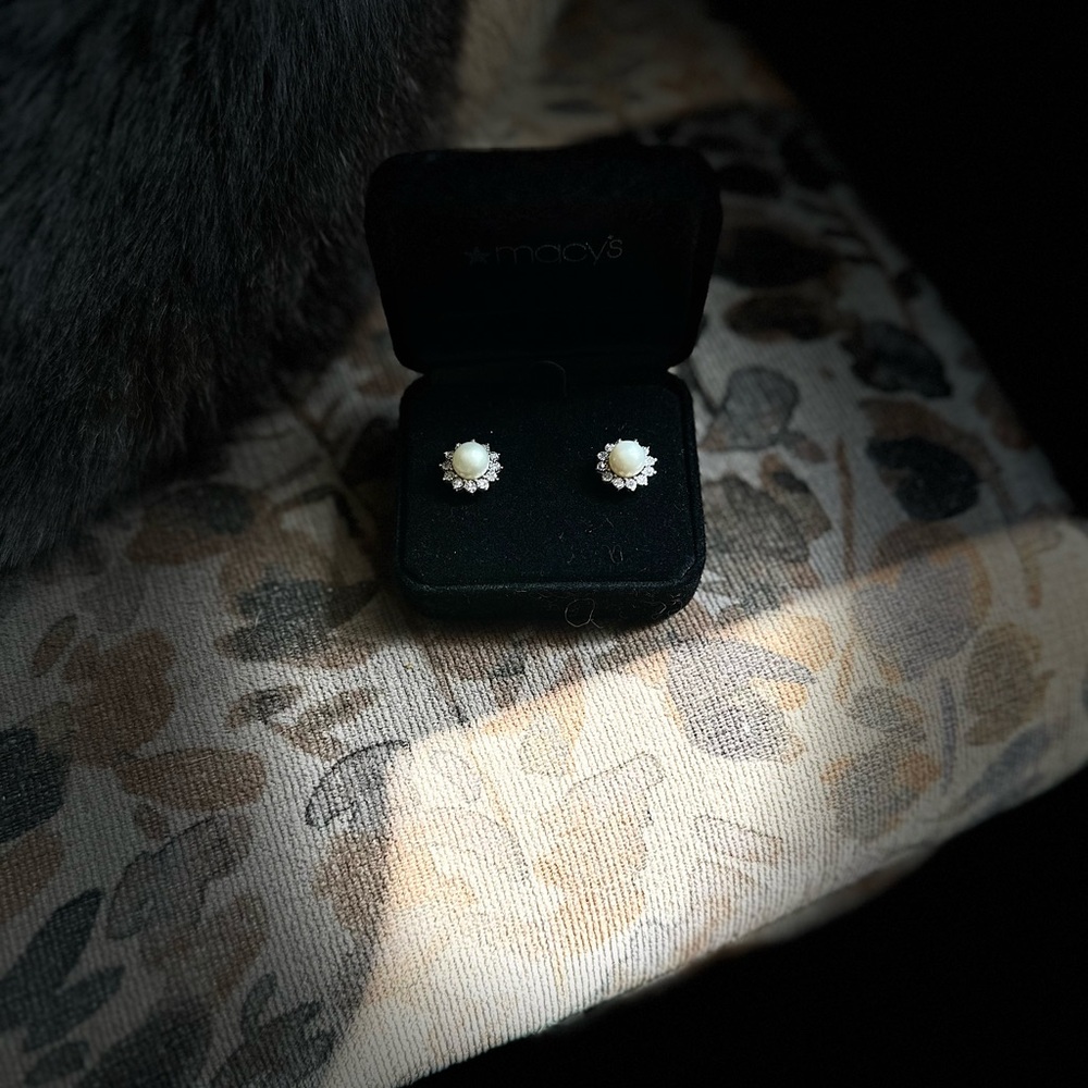 Macy’s Cultured Fresh Water Pearl & Diamond Earrings 14k solid wg